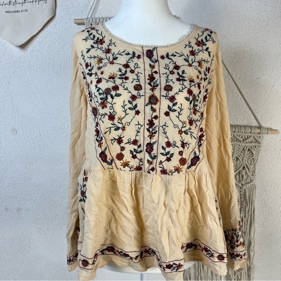 Umgee Cream Floral Embroidered Long Sleeve Peplum Top Women’s Medium - Picture 6 of 6